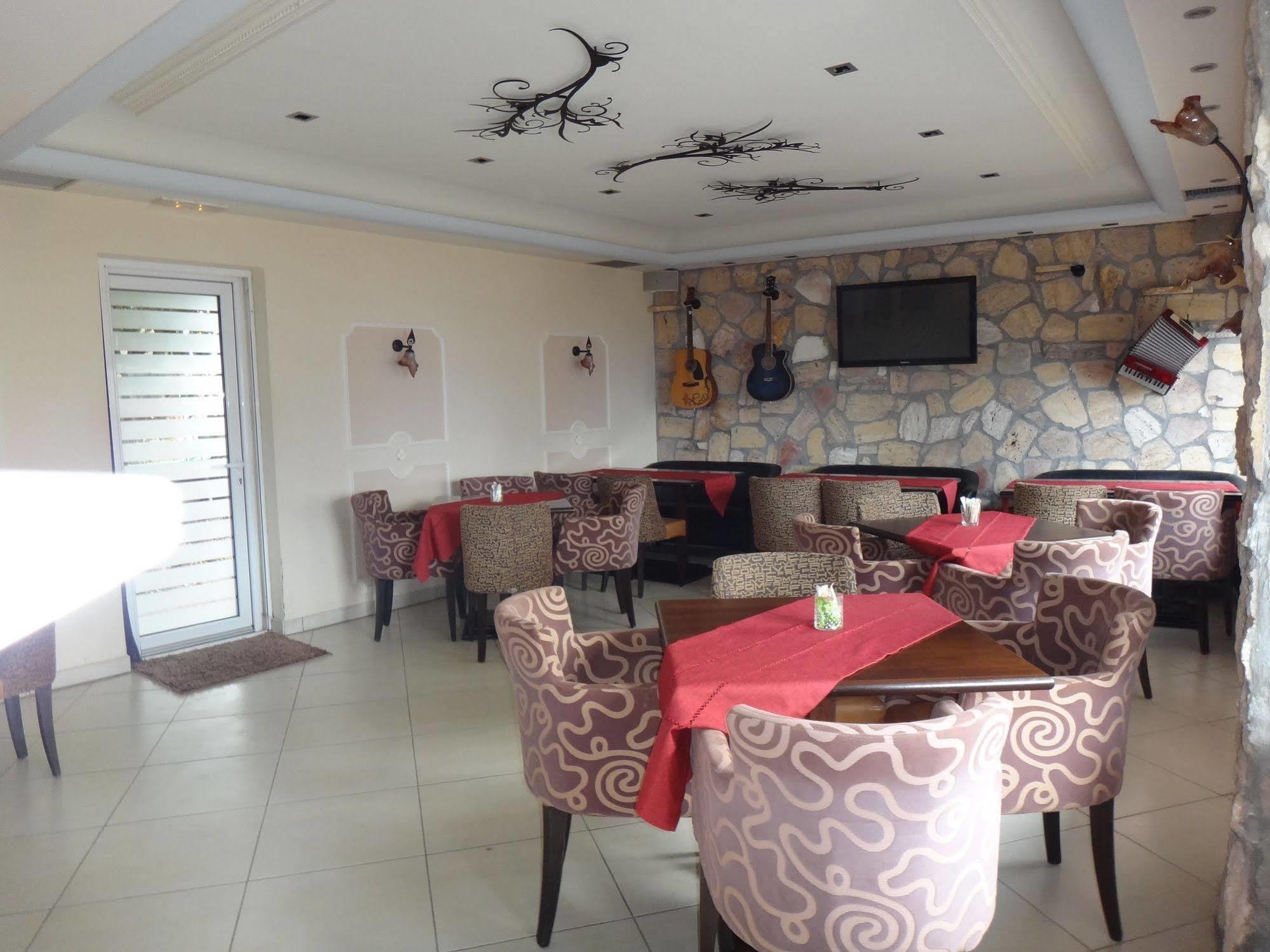 9 Queens Spa Hotel Loutra Edipsou  Extérieur photo