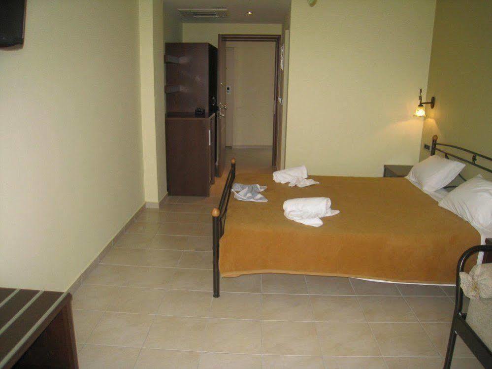 9 Queens Spa Hotel Loutra Edipsou  Extérieur photo